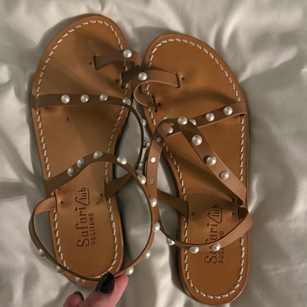 Genuine leather sandals with Pearl Accents
